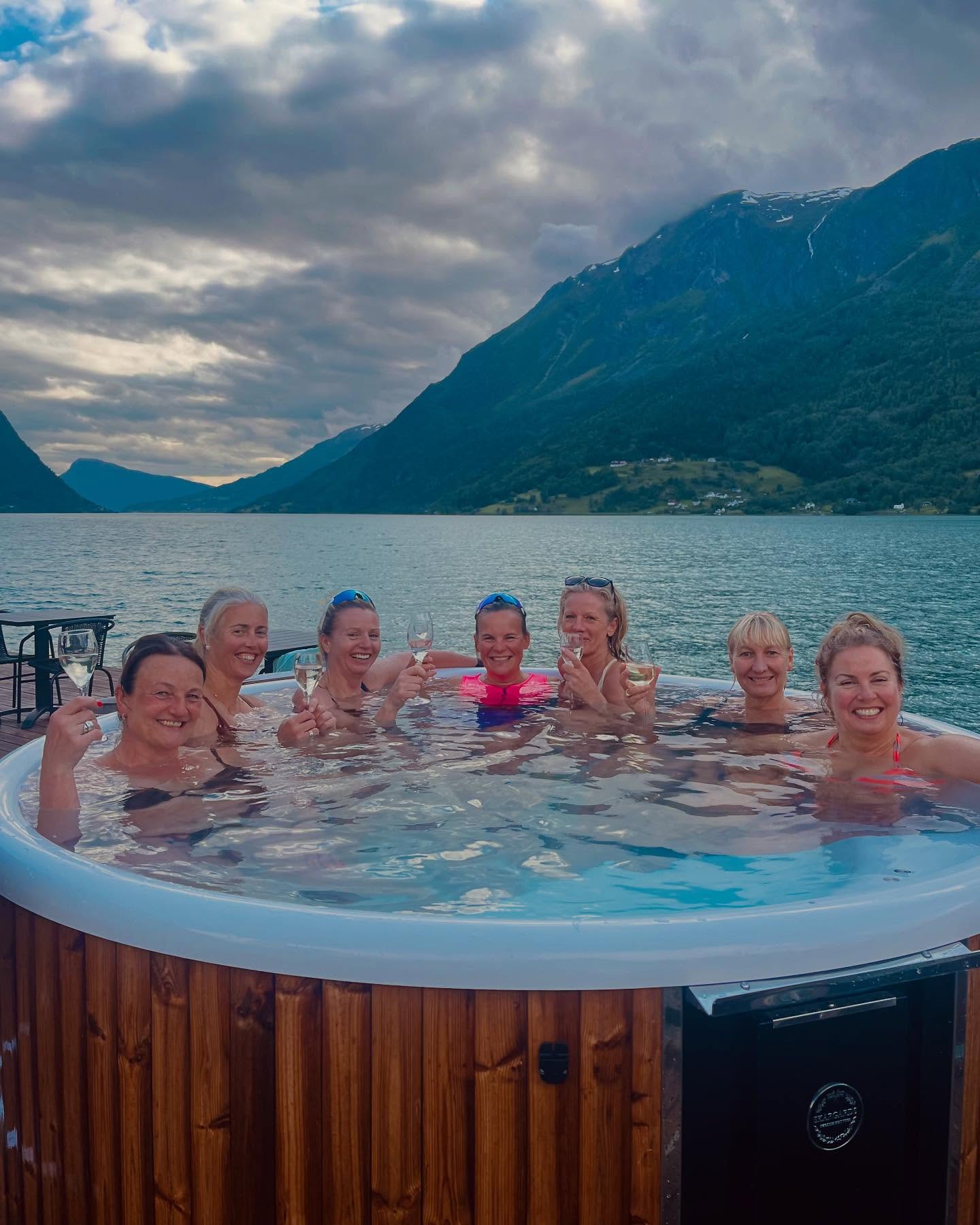 Servering heilt i vasskanten