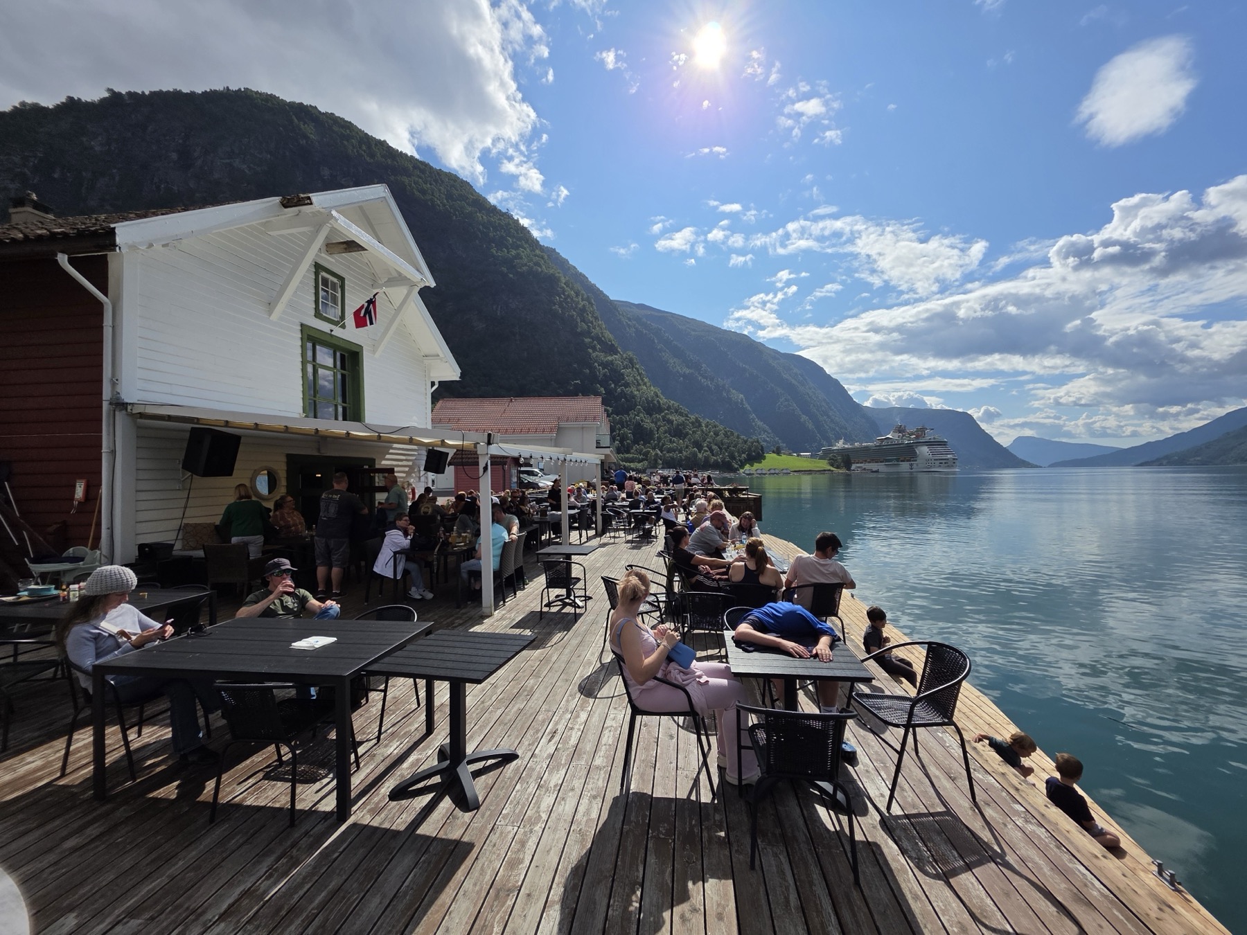 Legg til ved bryggja, gå rett til bords