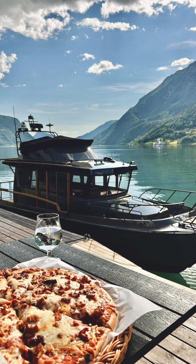 Legg til ved bryggja, gå rett til bords